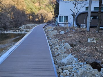 구천동천 하천환경정비사업 중 확장보도설치